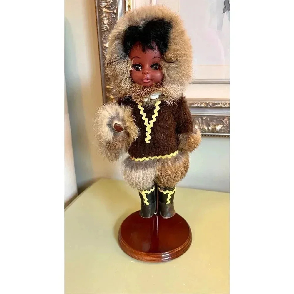 Alaskan Inuit Eskimo Plastic Doll with baby Real Fur Sleep Eyes Leather boots vi